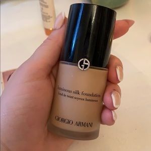 Luminous Silk Foundation shade 5.25